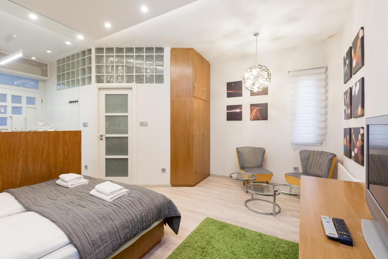 Retro Budapest Dream Suite Near The Danube Exterior photo