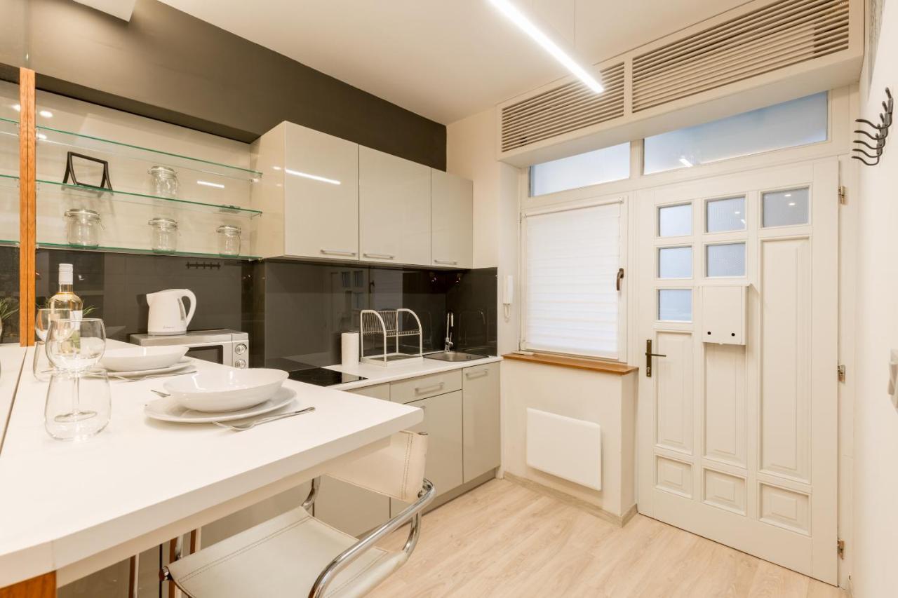 Retro Budapest Dream Suite Near The Danube Exterior photo